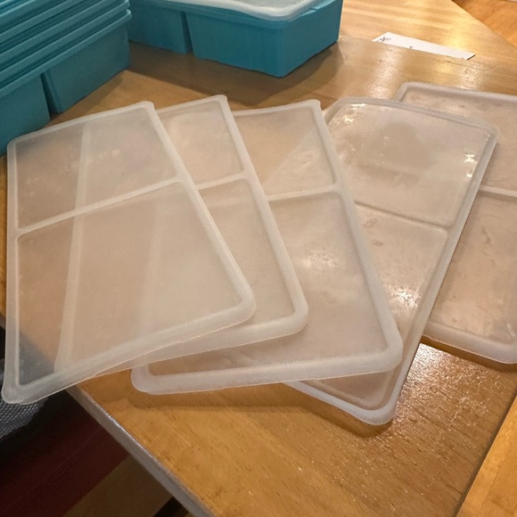 Silicone Freezer Trays With Lid - Picture 7 of 8